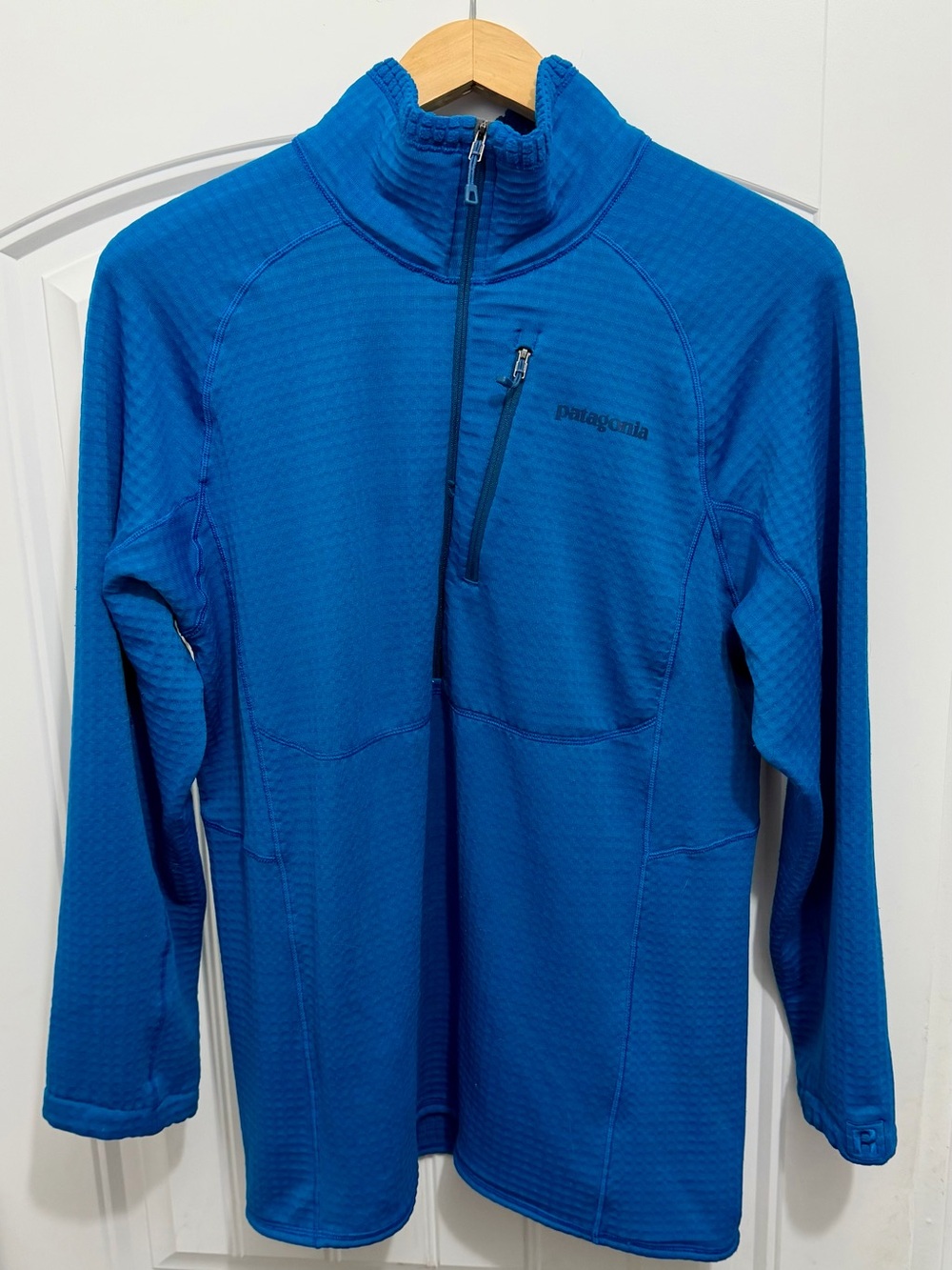 Patagonia Men’s R1 Half-Zip Fleece, Blue, Size Medium, Shortened Sleeves, 40109
